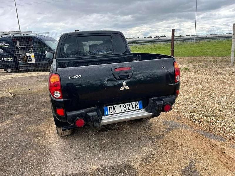 Usata Mitsubishi L200 Intense 136 CV (100 kW) 2007 Nero Pick-up