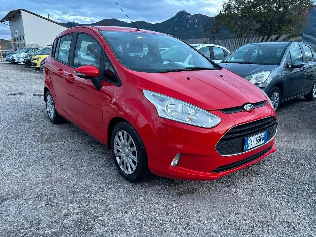 Usado Ford B-MAX 75 CV (55 kW) 2015 Rojo Monovolumen