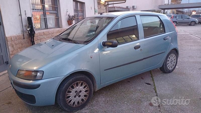 Usata 2003 Fiat Punto Tre volumi | 850 € (Super prezzo) - Immagine 1/4