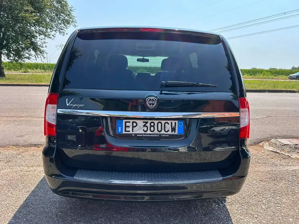Usata Lancia Voyager Platinum 163 CV (119 kW) 2013 Nero Monovolume