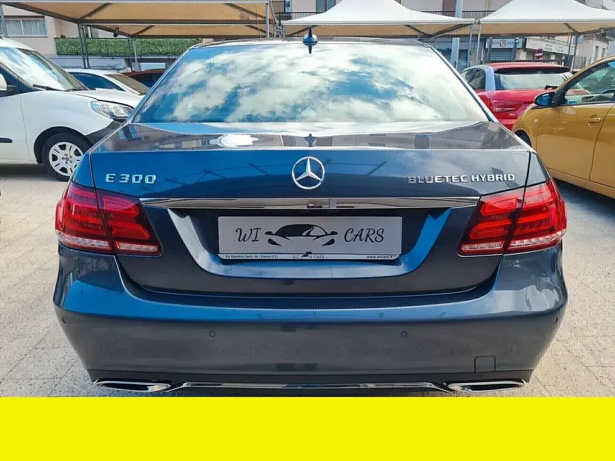 Usata Mercedes E300 Avantgarde 204 CV (150 kW) 2013 Blu/azzurro Berlina