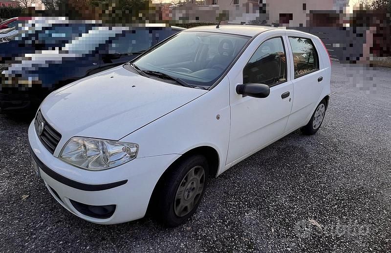 Usata Fiat Punto 80 CV (58 kW) 2004 Bianco Utilitaria