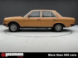 Usata Mercedes 300 80 CV (58 kW) 1977 Arancione Berlina