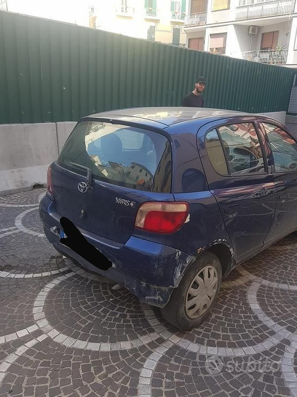 Usata Toyota Yaris 68 CV (50 kW) 1999 Blu Utilitaria