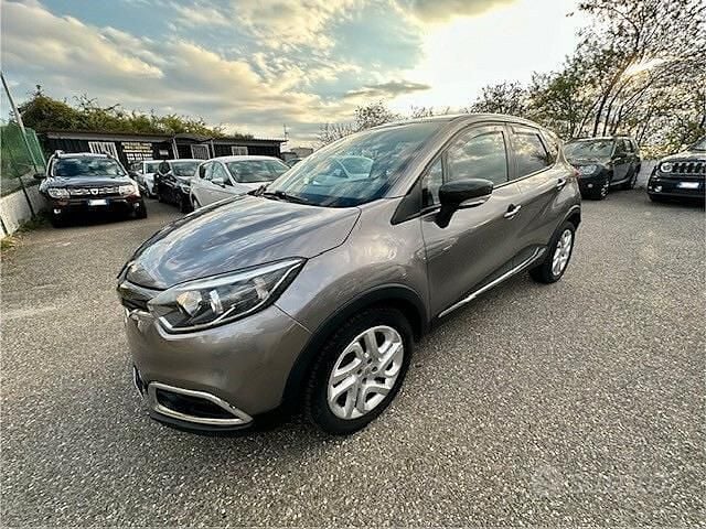 Usata Renault Captur Intens 90 CV (66 kW) 2016 Grigio SUV