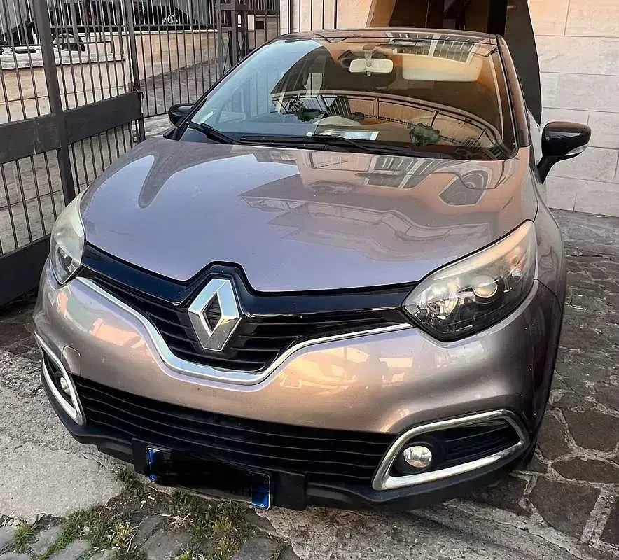 Usata Renault Captur Iconic 90 CV (66 kW) 2016 Grigio SUV