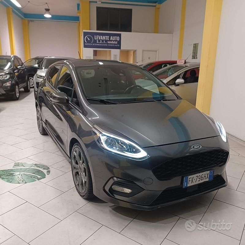 Usata Ford Fiesta ST-Line 120 CV (88 kW) 2018 Grigio Utilitaria