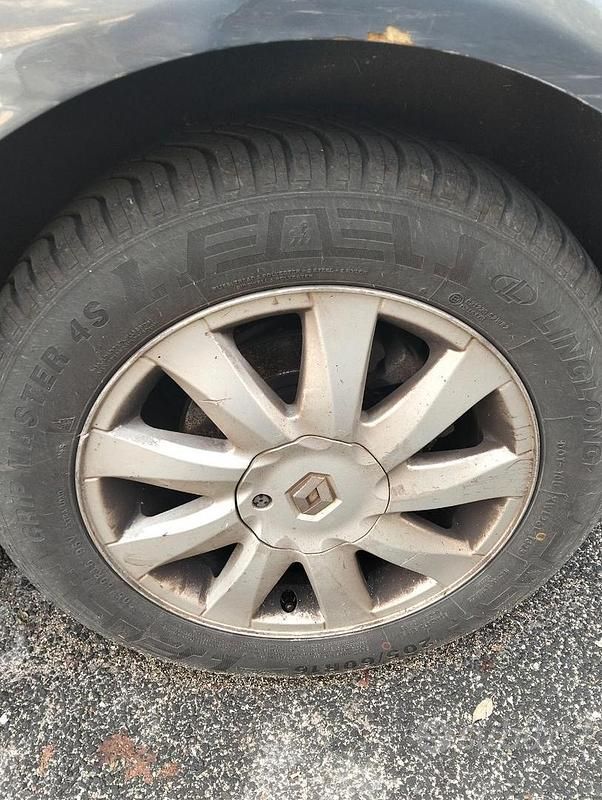 Usata Renault Scénic II 100 CV (73 kW) 2007 Monovolume