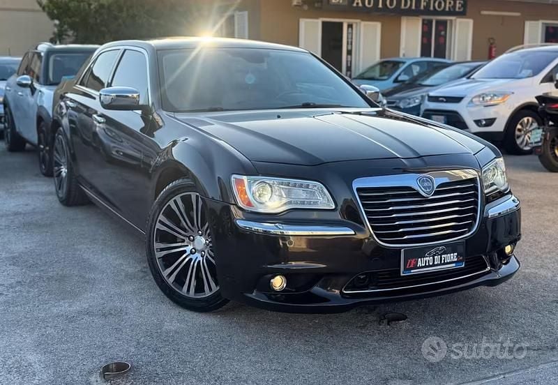 Usado Lancia Thema 239 HP (175 kW) 2012 Preto Sedan