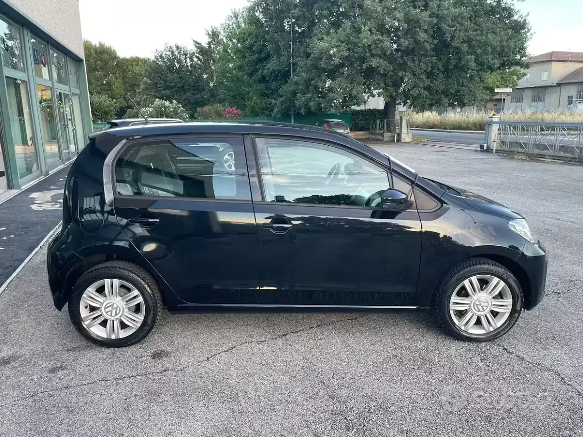 Usata VW up! Highline 68 CV (50 kW) 2017 Nero Utilitaria