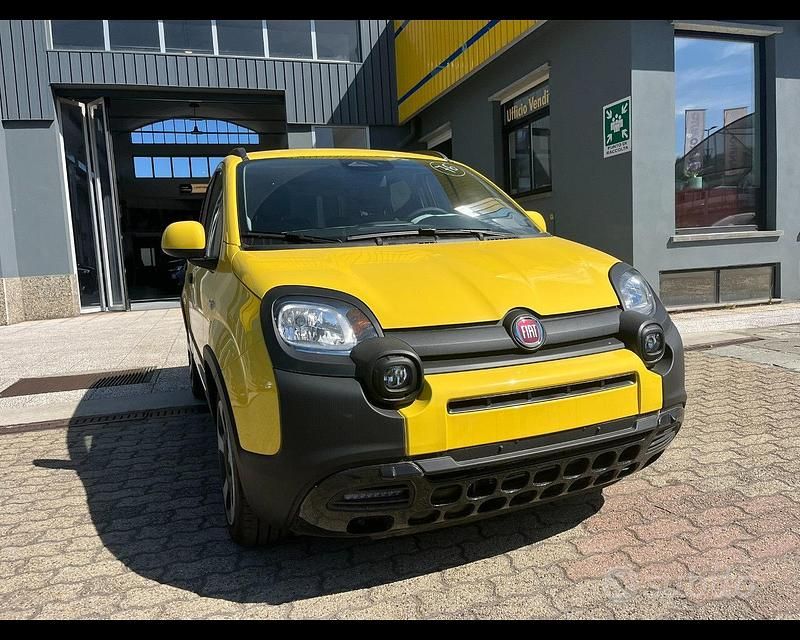 Usata Fiat Panda Cross Cross 70 CV (51 kW) 2024 Giallo Utilitaria