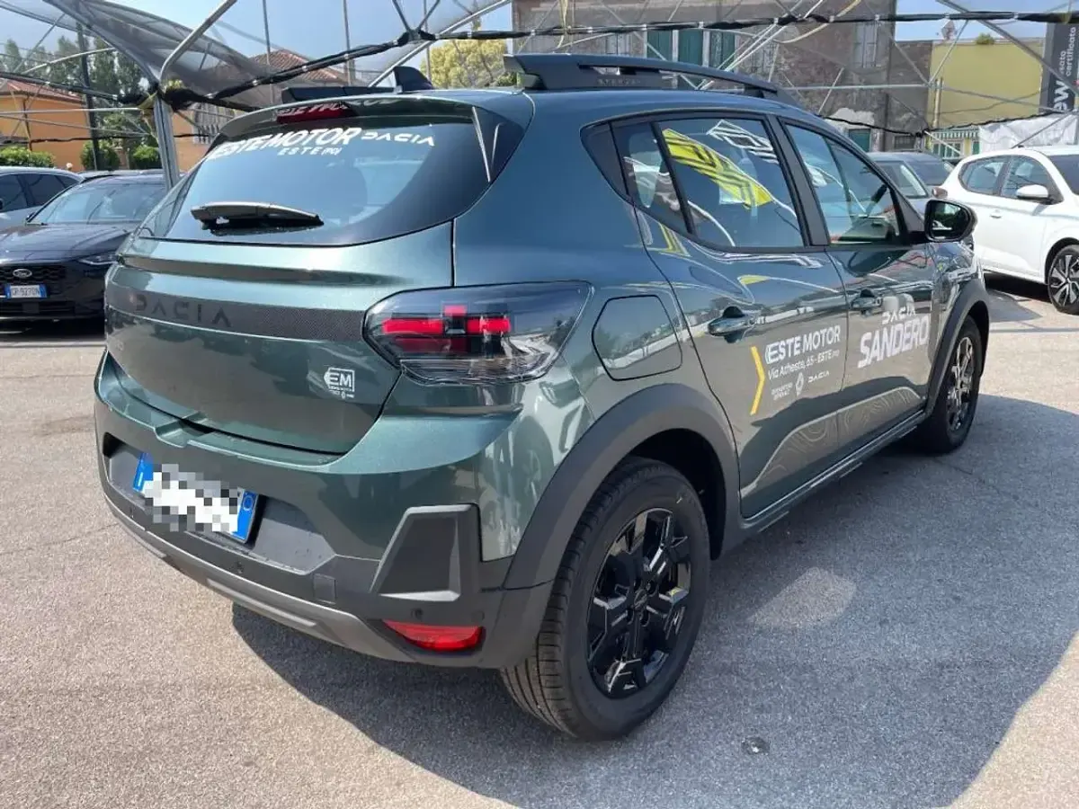 Usata Dacia Sandero Extreme 122 CV (89 kW) 2026 Verde oxide metallizzato Berlina