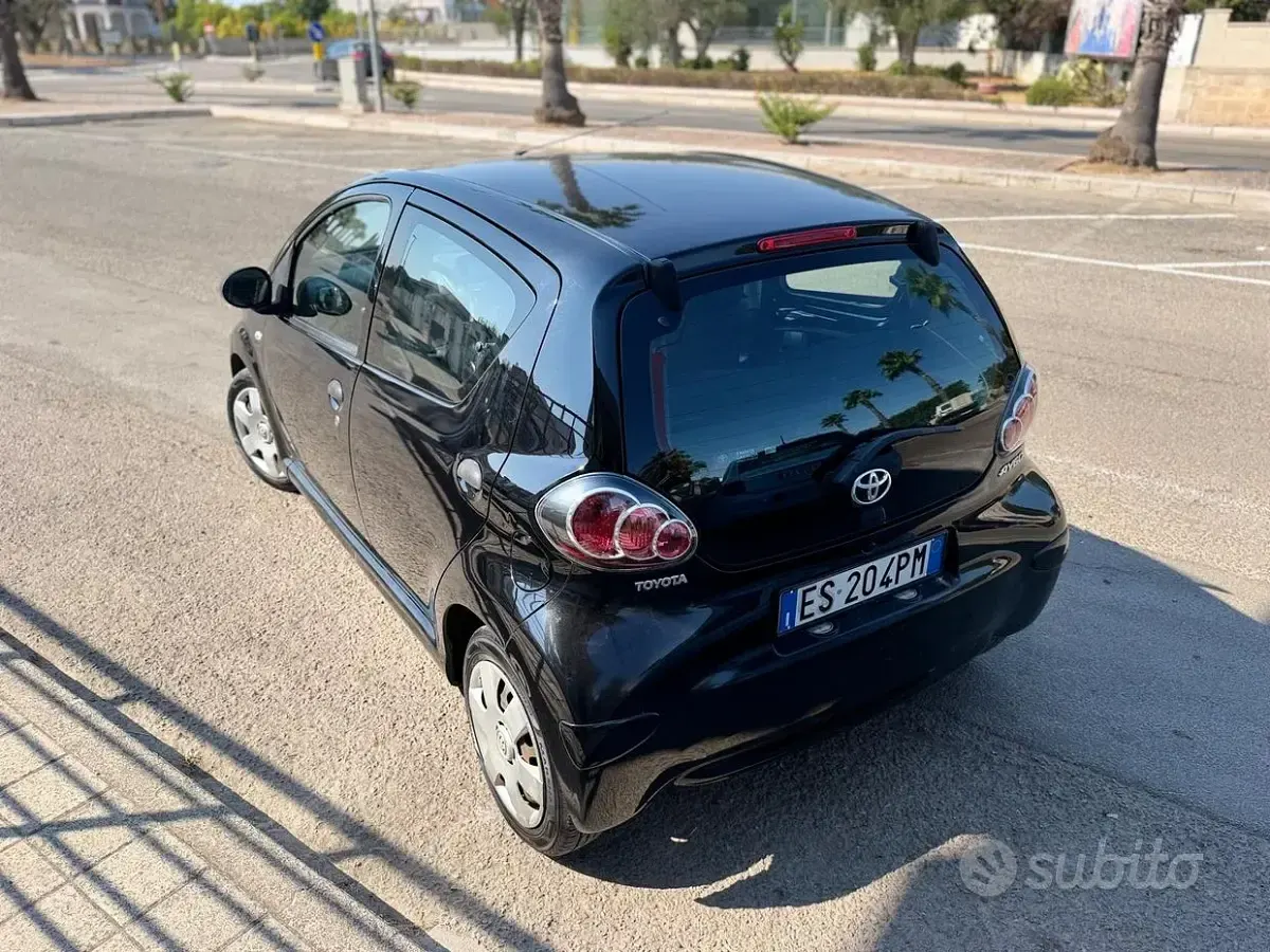 Usata Toyota Aygo Edition 68 CV (50 kW) 2013 Nero Utilitaria