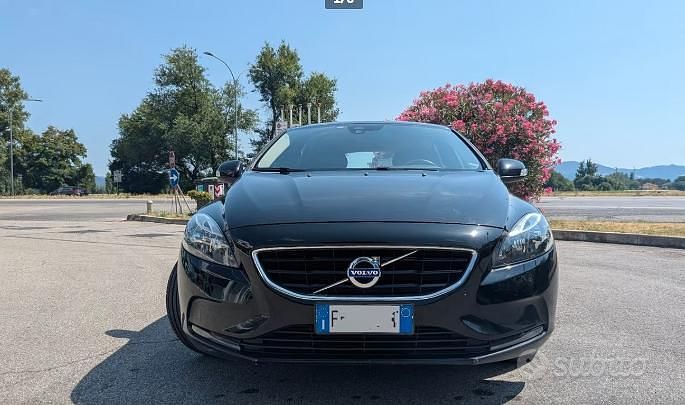 Usata Volvo V40 Business Edition 120 CV (88 kW) 2016 Nero Berlina
