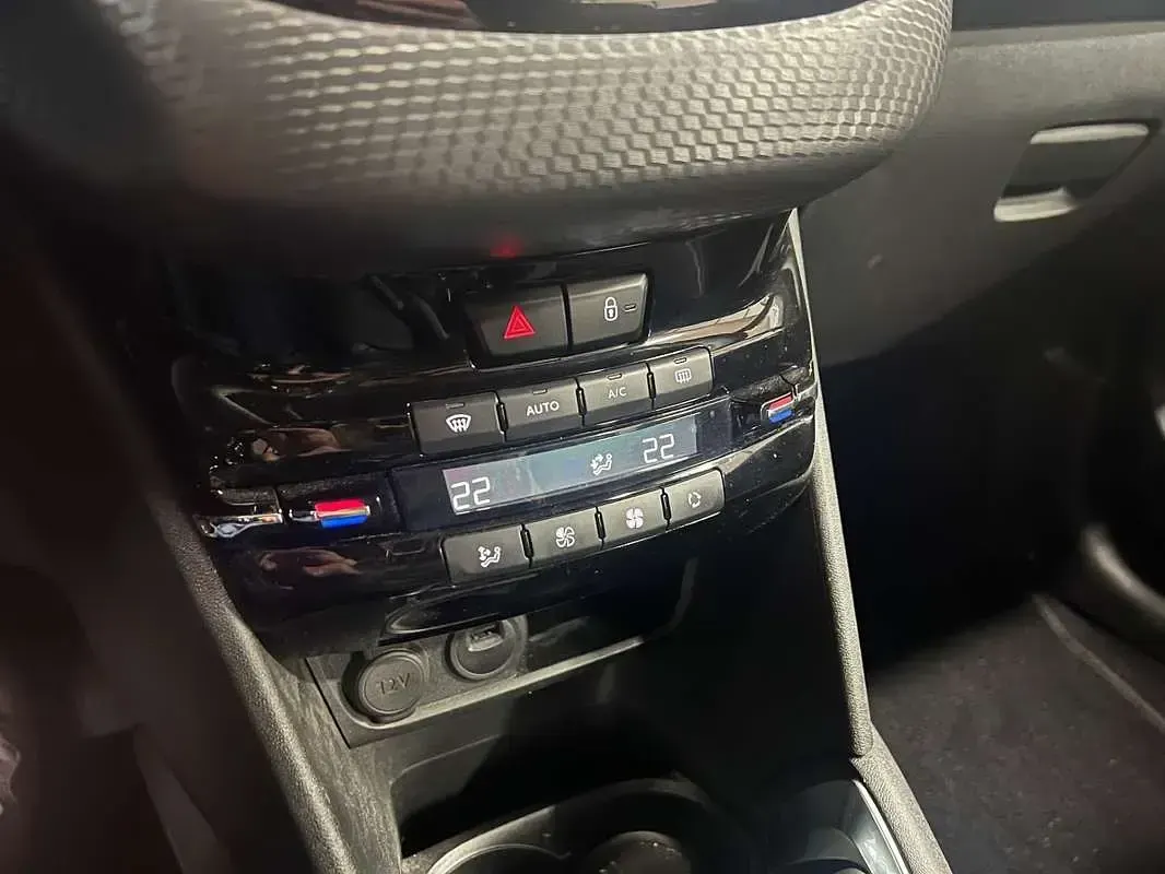 Usata Peugeot 208 Allure 102 CV (75 kW) 2019 Utilitaria
