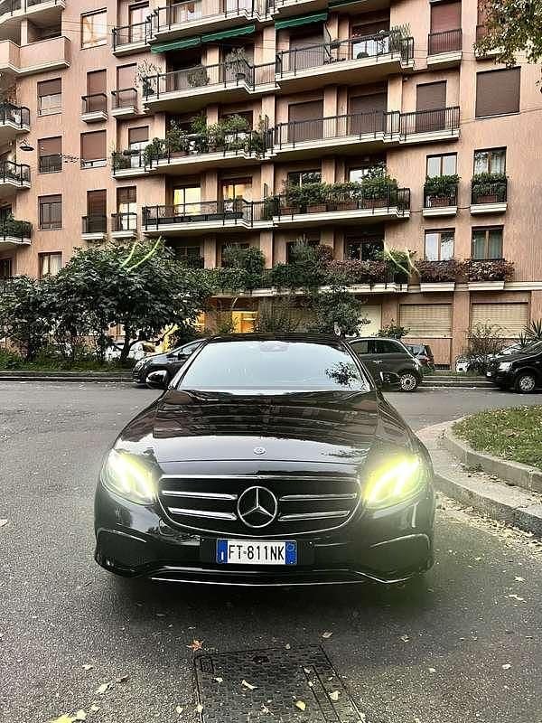 Usata Mercedes E220 194 CV (142 kW) 2019 Nero Berlina