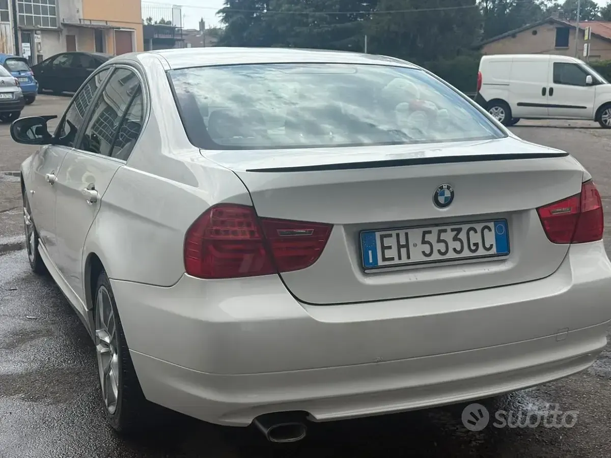 Usata BMW 318 M Sport 143 CV (105 kW) 2011 Bianco Berlina