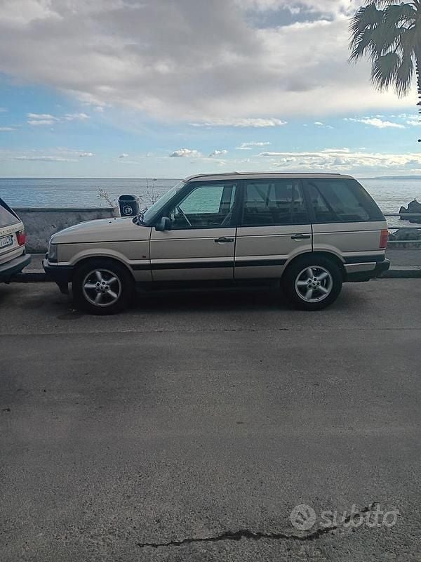 Usata Land Rover Range Rover 136 CV (100 kW) 1998 Grigio SUV