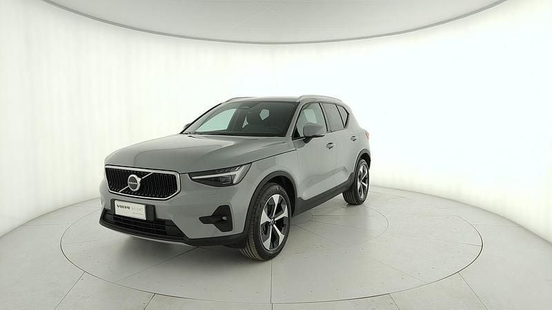 Grigio Usata 2025 Volvo XC40 Core SUV | 33.900 € (Buon prezzo) - Immagine 1/4