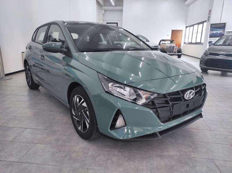 Verde Usata 2023 Hyundai i20 Due volumi | 15.300 € (Buon prezzo) - Immagine 1/4