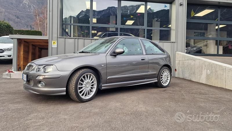 Usata MG ZR 160 CV (117 kW) 2003 Grigio Utilitaria