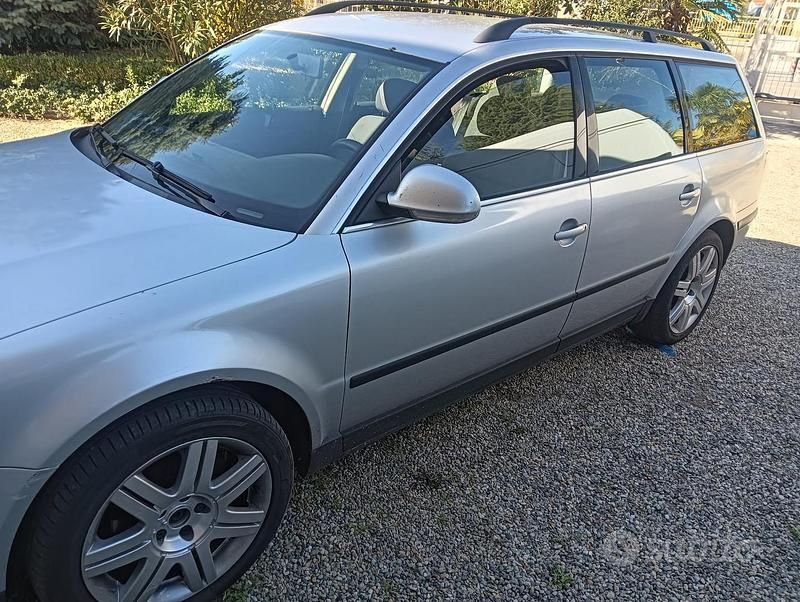 Usata VW Passat 130 CV (95 kW) 2005 Grigio Berlina