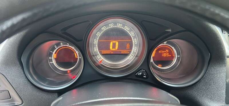 Bianco Usata 2012 Citroën C4 Attraction Tre volumi | 5750 € (Buon prezzo) - Immagine 1/4