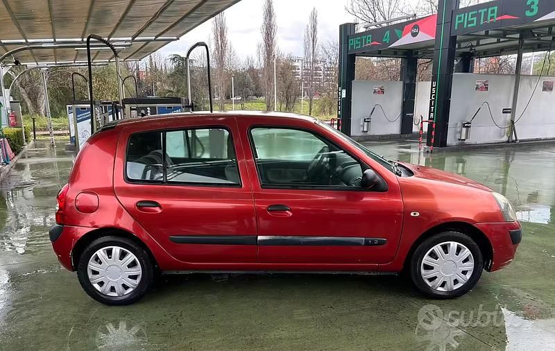 Usata Renault Clio II 58 CV (42 kW) 2005 Utilitaria