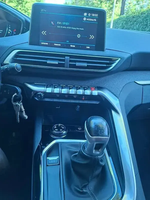 Usata Peugeot 5008 Allure 131 CV (96 kW) 2019 Blu/azzurro SUV