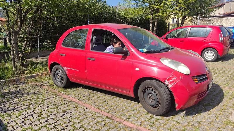 Rosso Usata 2003 Nissan Micra Tre volumi | 1300 € - Immagine 1/4