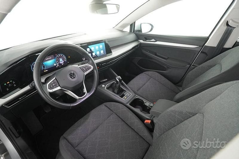 Usata VW Golf VII Life 150 CV (110 kW) 2021 Grigio Utilitaria