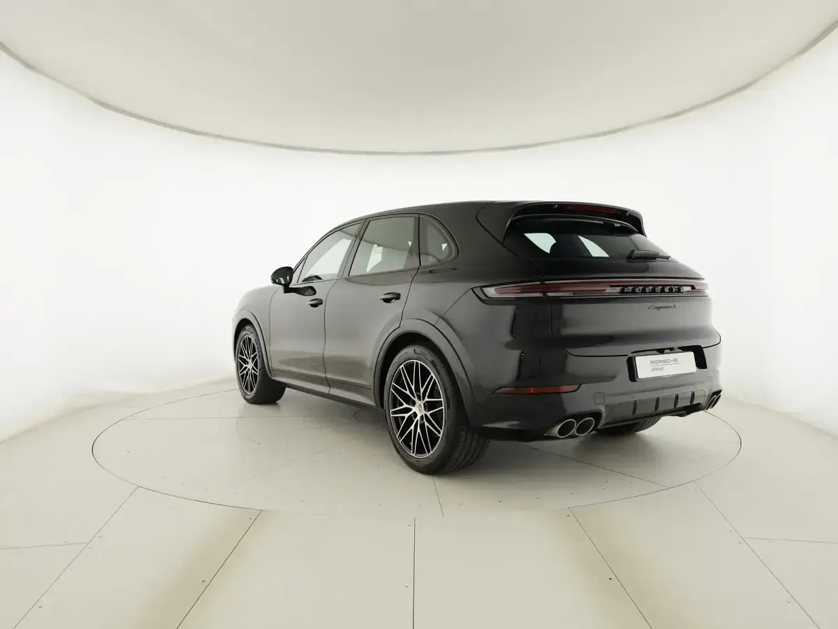 Usata Porsche Cayenne 2025 0e nero cromite metallizzato SUV