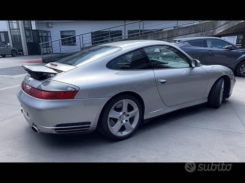 Usata Porsche 911 Carrera 4S 320 CV (235 kW) 2004 Argento Coupé