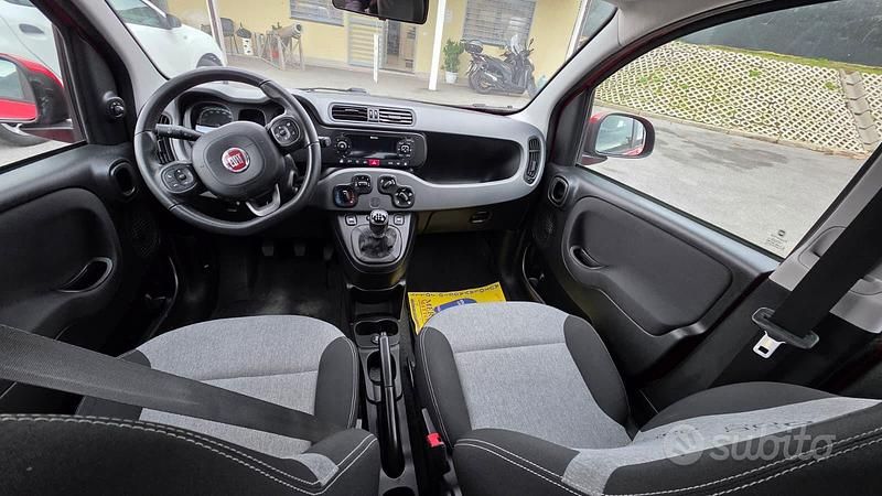 Usata Fiat Panda Easy 69 CV (50 kW) 2019 Rosso Utilitaria