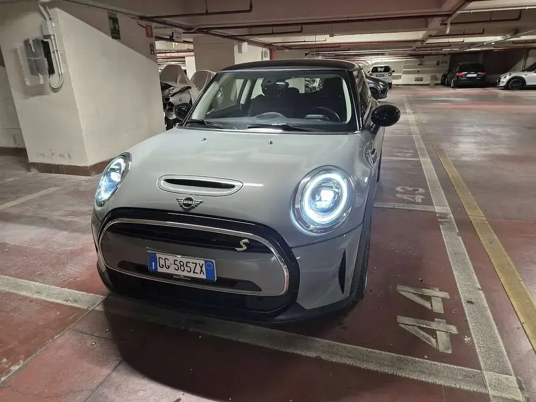 Usata Mini Cooper SE 75 kW (102 CV) 2021 Grigio Utilitaria