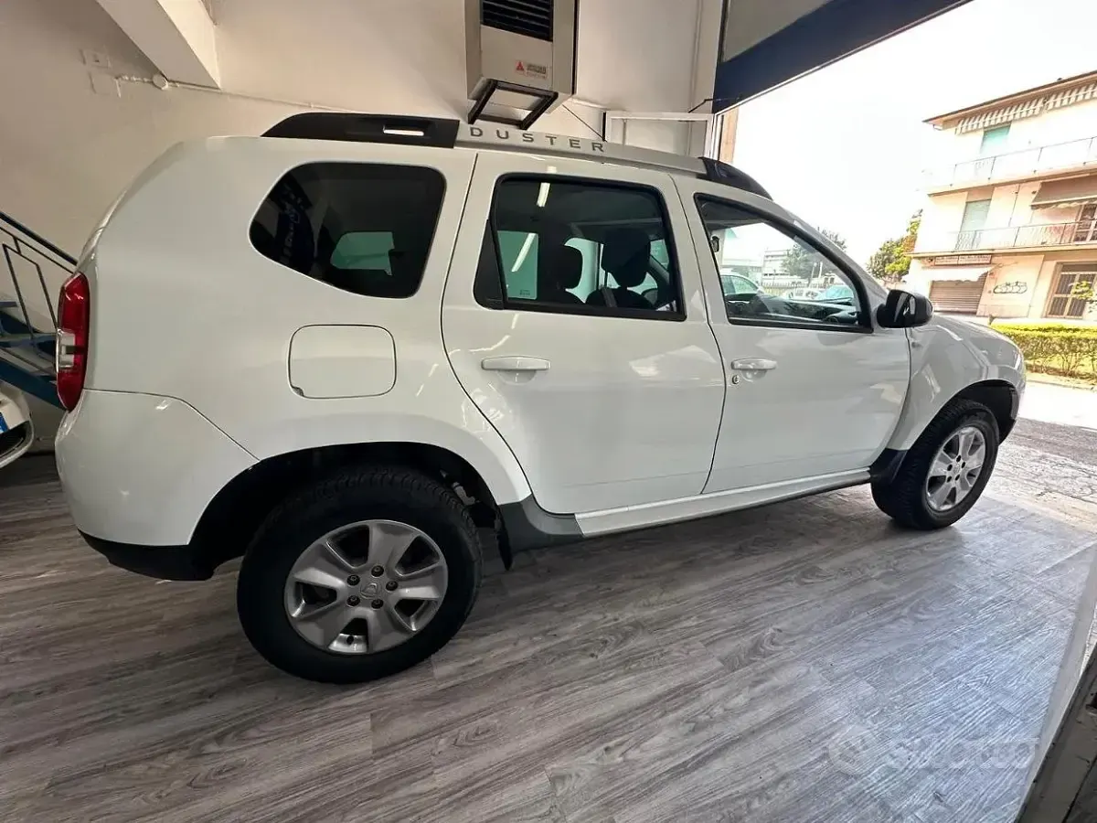 Usata Dacia Duster Lauréate 105 CV (77 kW) 2015 Bianco SUV