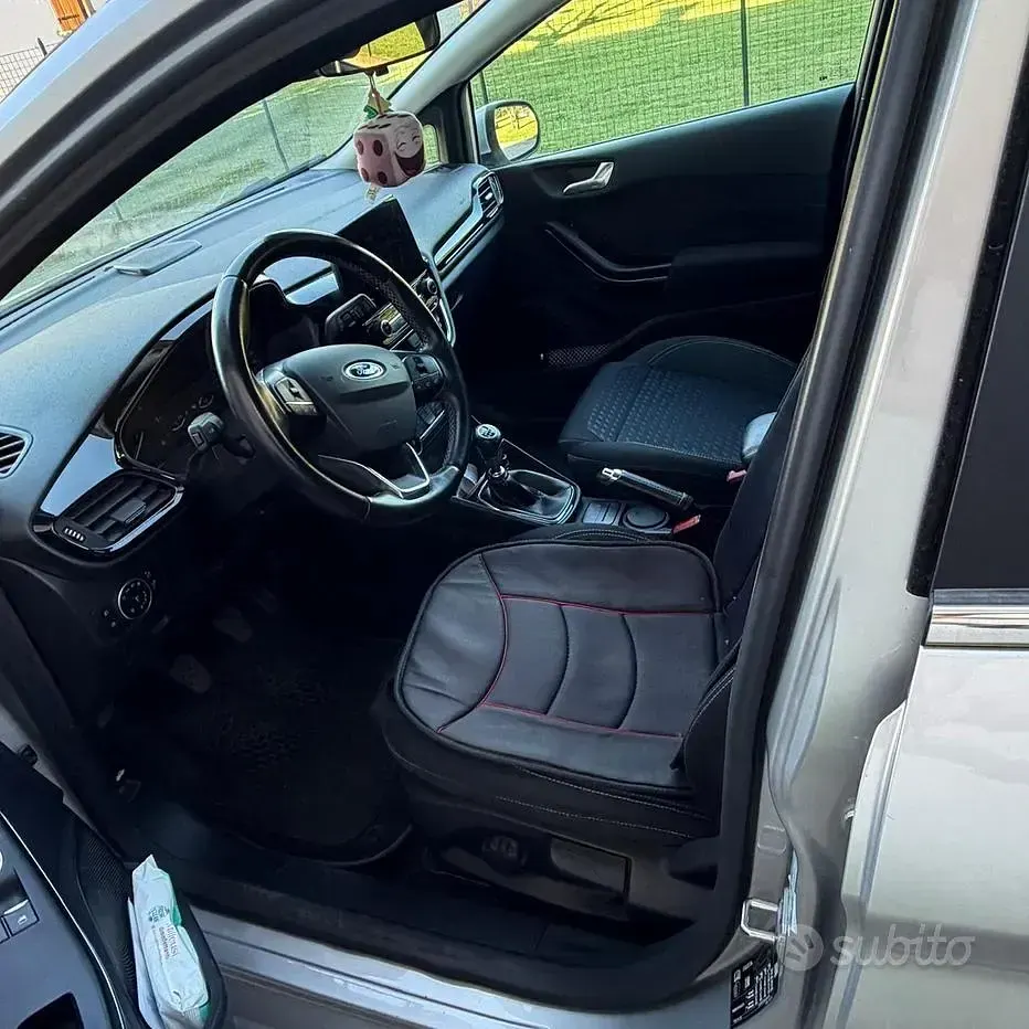 Usata Ford Fiesta Titanium 85 CV (62 kW) 2017 Grigio Utilitaria