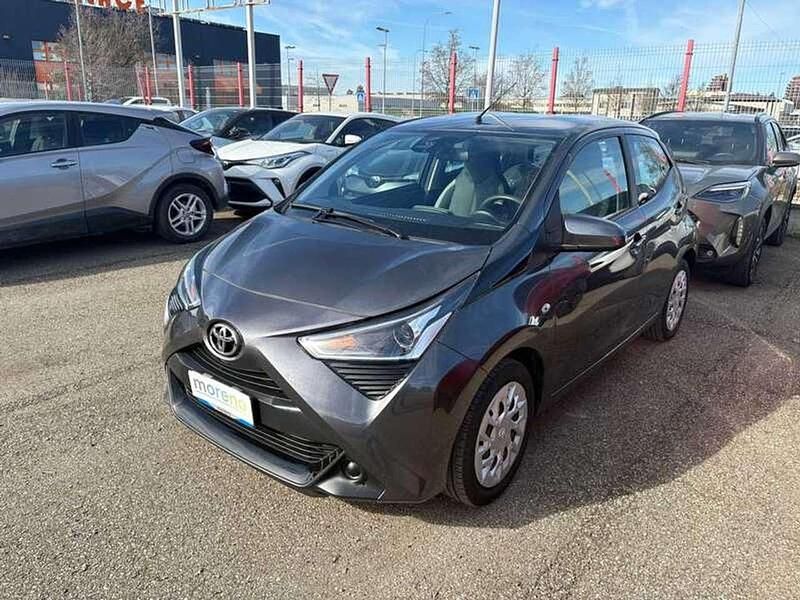 Usata Toyota Aygo X-play 72 CV (52 kW) 2021 Grigio Utilitaria