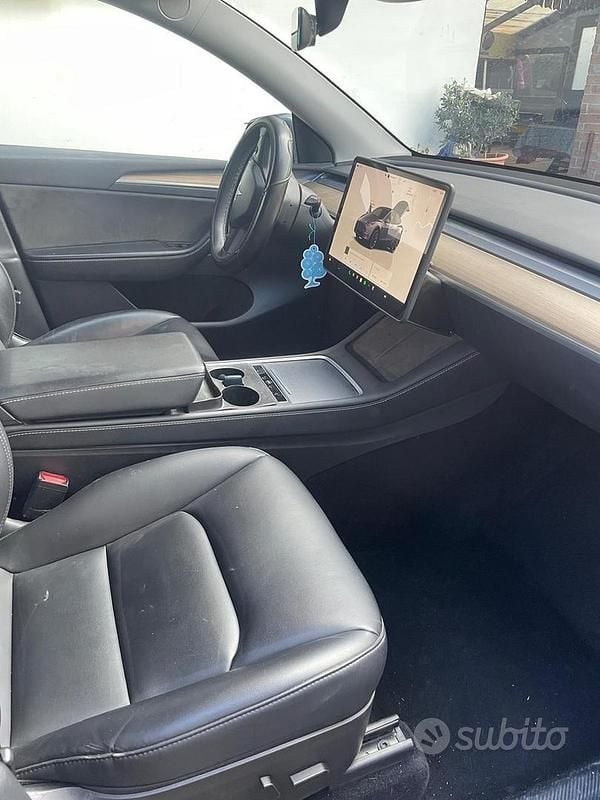 Usata Tesla Model Y 378 kW (514 CV) 2022 Grigio SUV
