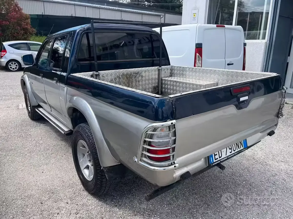 Usado Mitsubishi L200 116 CV (85 kW) 2003 Gris Pickup/Camioneta