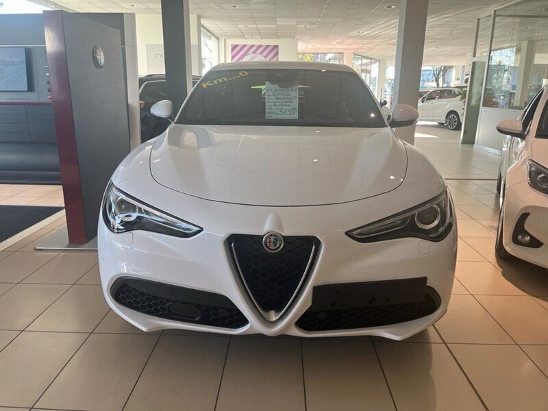 Usato 2022 Alfa Romeo Stelvio 2.0 Benzin 280 CV (55.490 €)