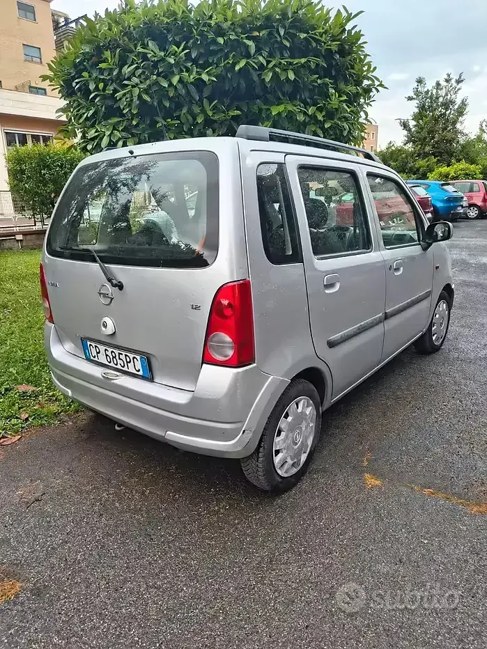 Usata Opel Agila 75 CV (55 kW) 2004 Grigio Monovolume
