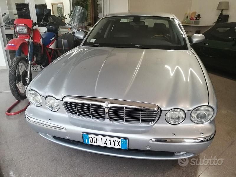 Usata Jaguar XJ Executive 207 CV (152 kW) 2007 Argento Berlina