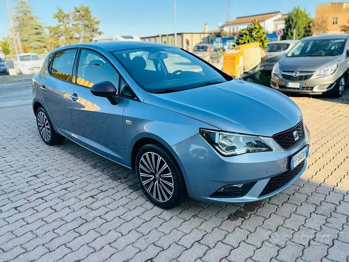 Usata Seat Ibiza CONNECT 75 CV (55 kW) 2016 Blu Berlina