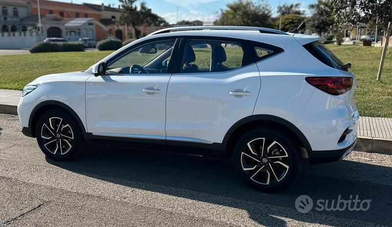 Bianco Usata 2023 MG ZS Luxury Tre volumi | 19.980 € (Molto cara) - Immagine 1/4