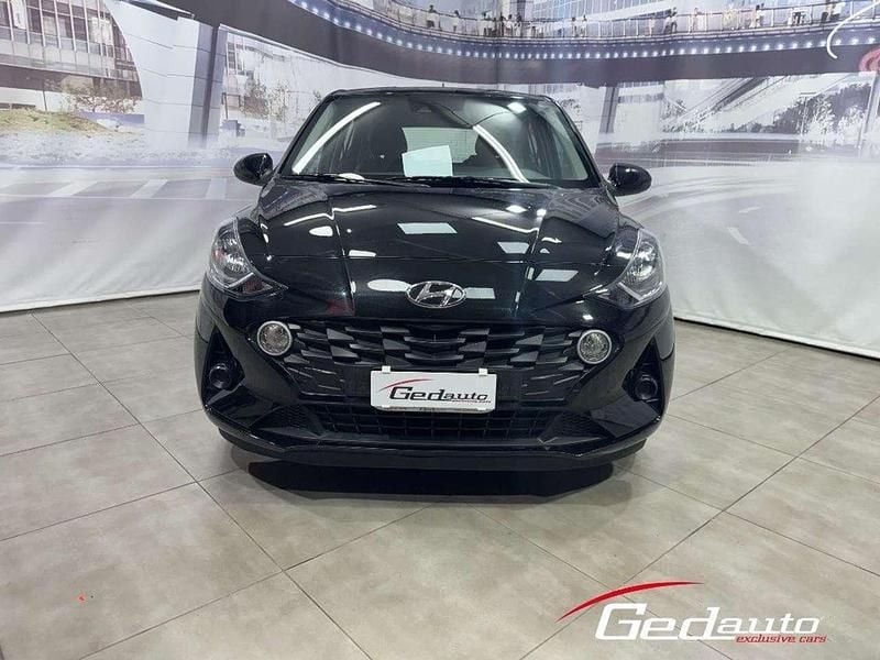 Nero Usata 2023 Hyundai i10 Prime Due volumi | 12.499 € (Buon prezzo) - Immagine 1/4