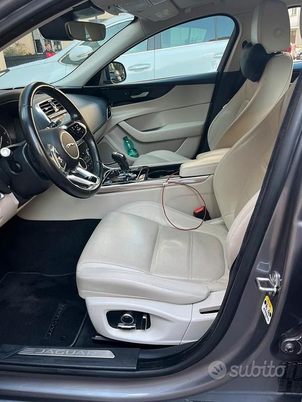 Usata Jaguar XE 180 CV (132 kW) 2019 Grigio Berlina