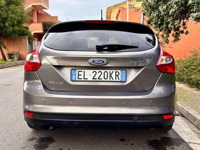 Usata Ford Focus Titanium 116 CV (85 kW) 2011 Grigio Berlina