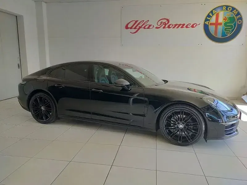 Usata Porsche Panamera 330 CV (242 kW) 2021 Blu Utilitaria