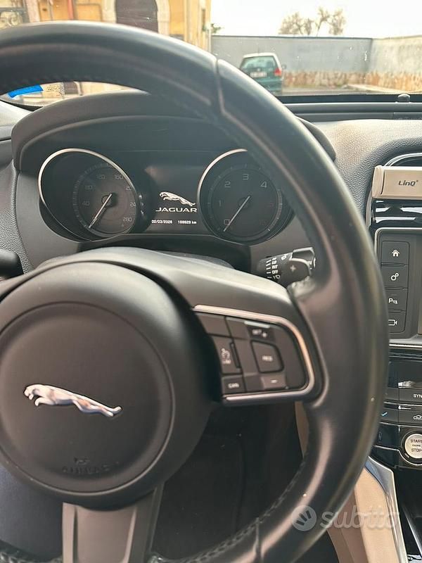 Occasion Jaguar XE 180 ch (132 kW) 2016 Bleue Berline